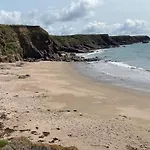 Sandeel Bay * フェサード・オン・スィー